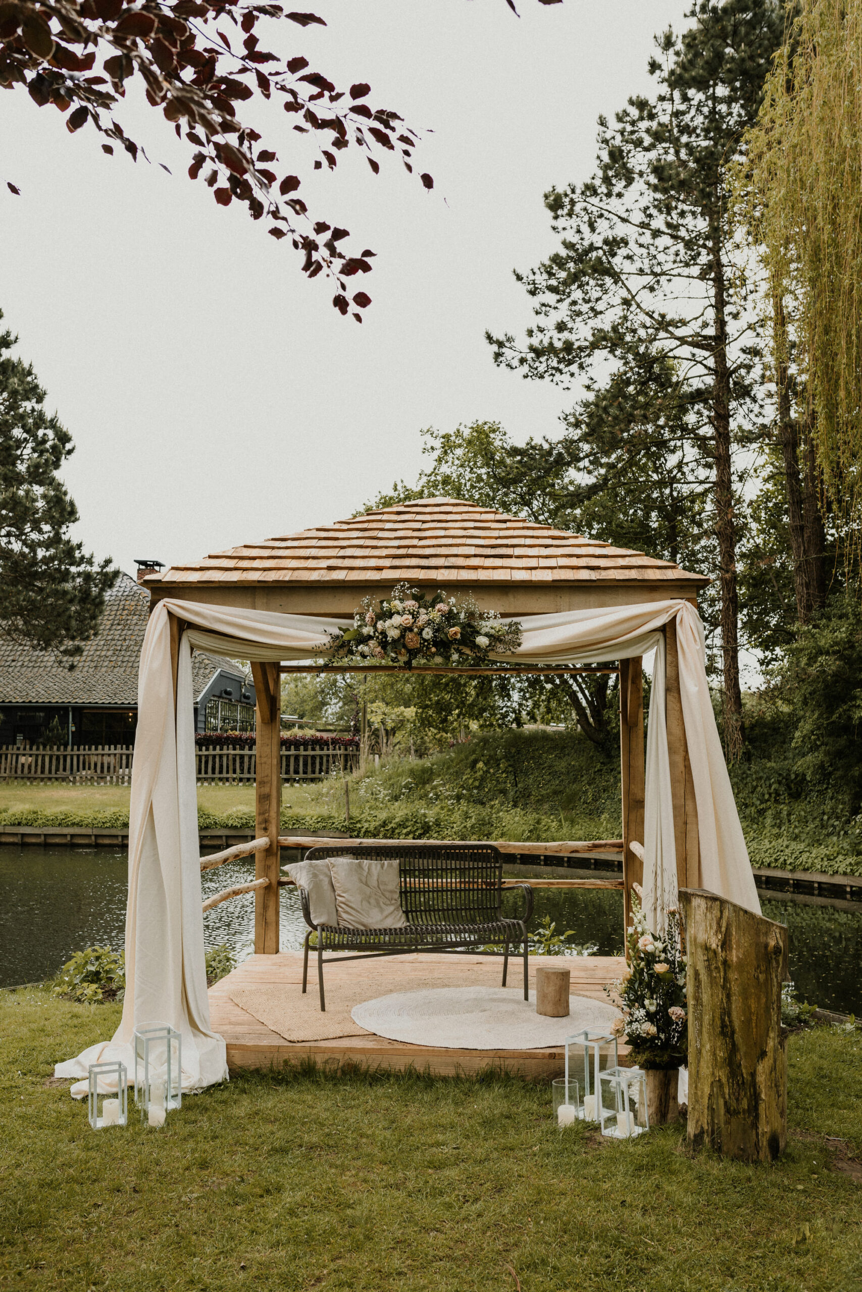 Ceremonie prieelstof royaal sfeerfoto 2