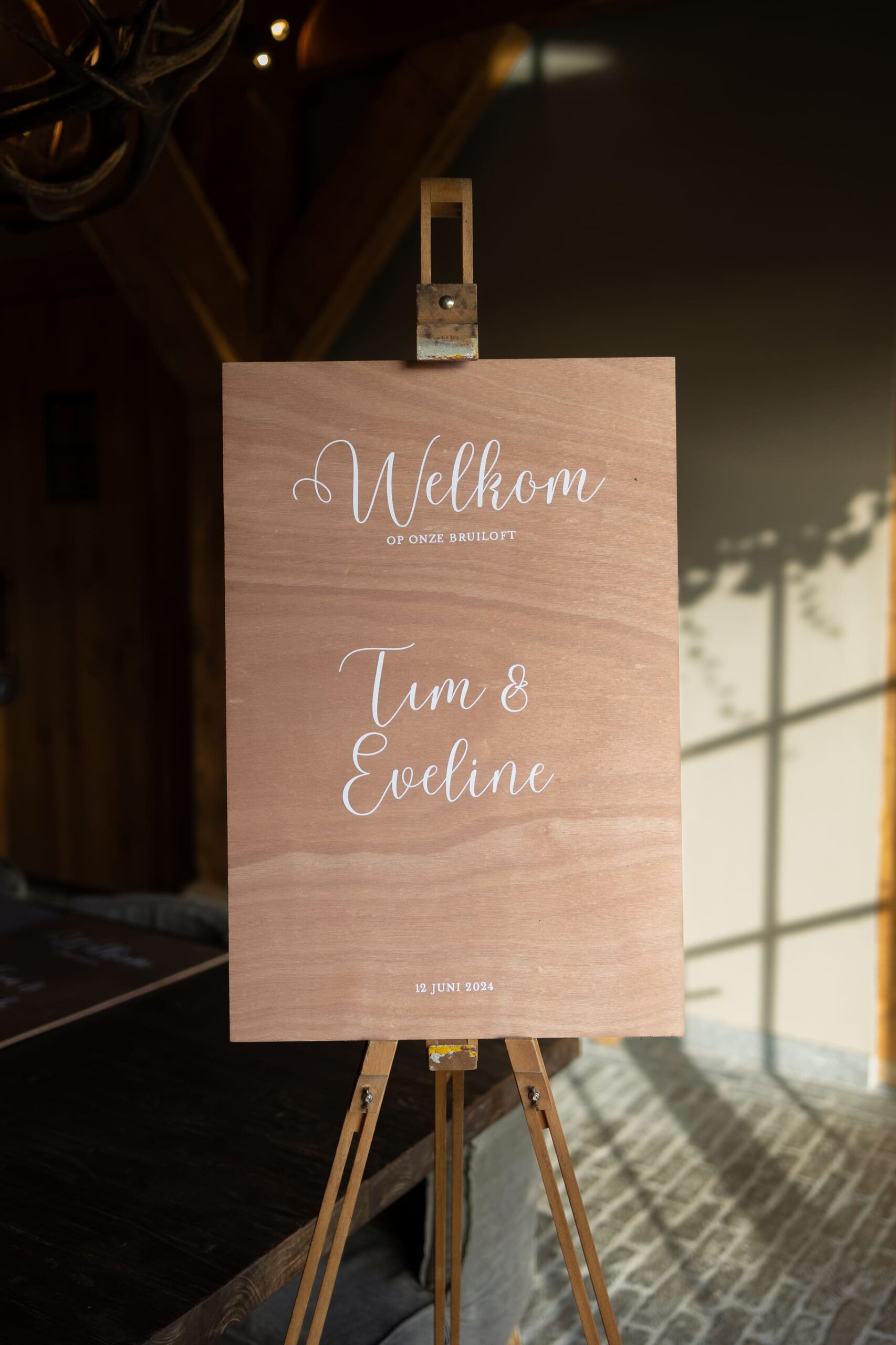 Welkomstbord licht hout - tekst in stijl romantisch:klassiek